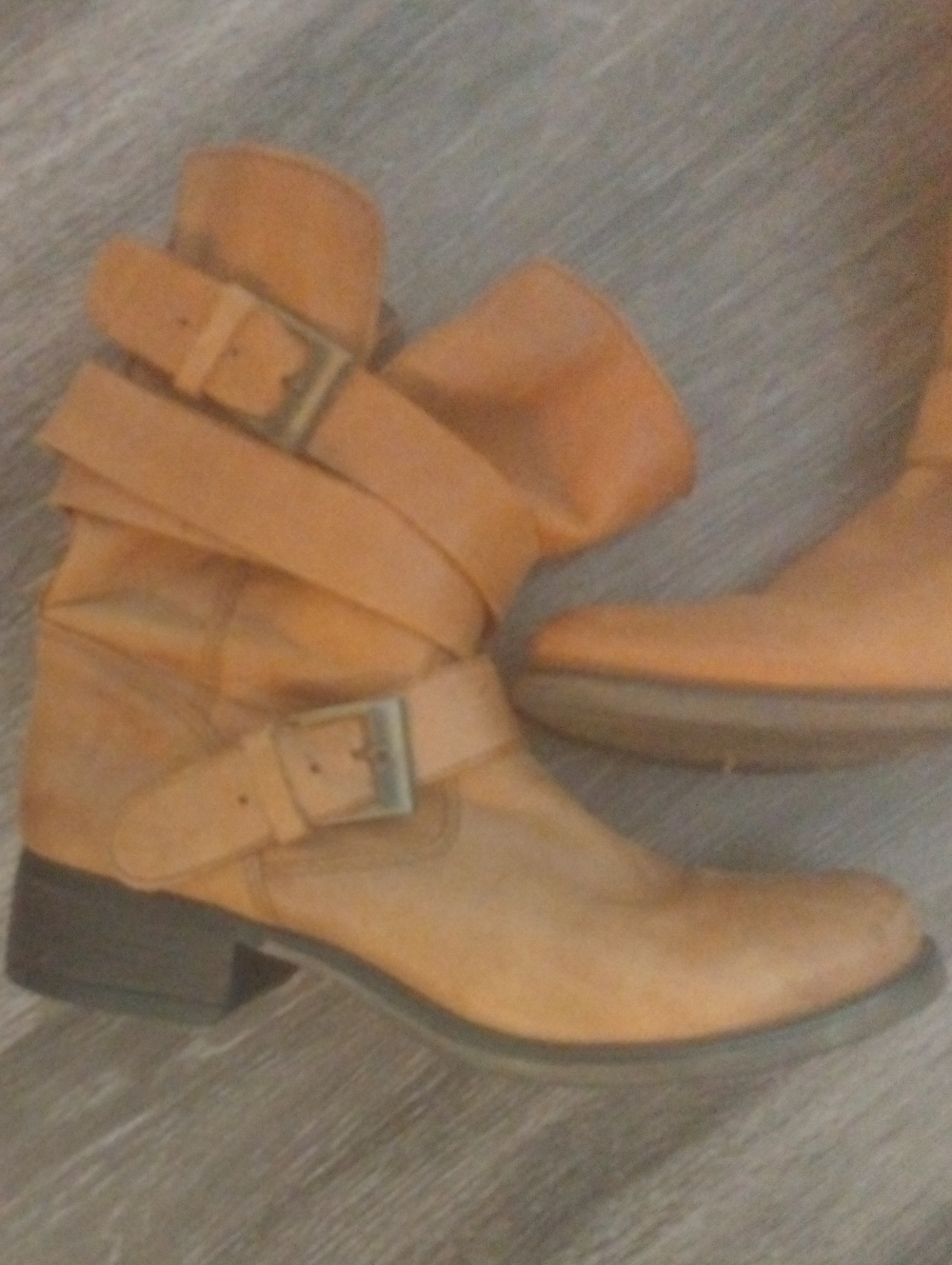 STEVE MADDEN- Tan Slouchy Buckle Leather Ankle Boots Size 8.5 - Picture 2 of 6
